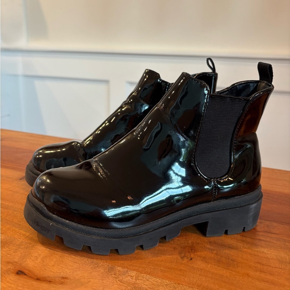 Steve Madden Other - Steve Madden Girls Hether Chelsea Boots Black Patent Size 3 Chunky Goth Grunge